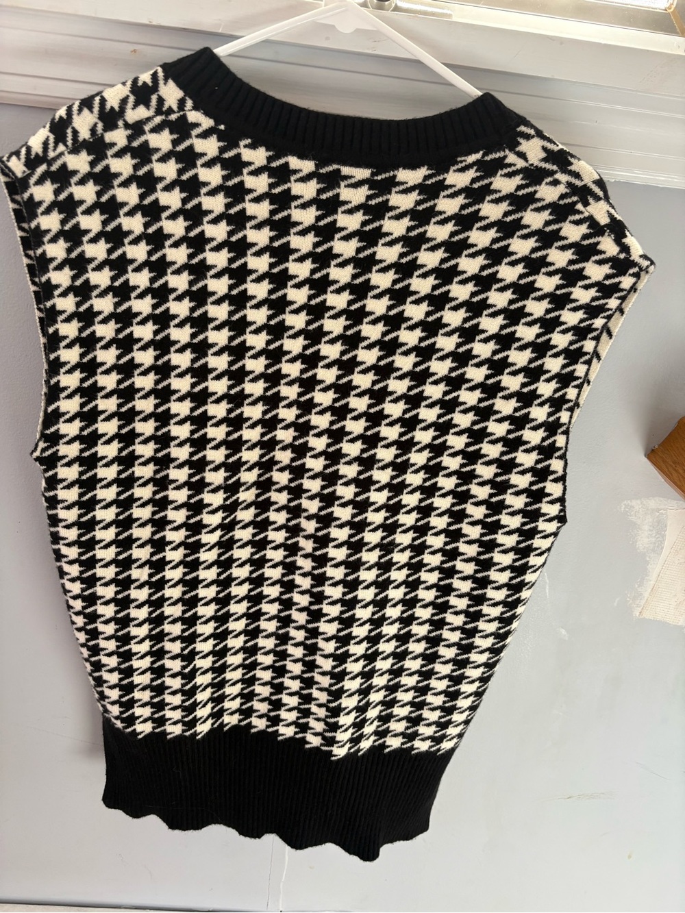 Black & White Houndstooth V-Neck Sweater Vest - Picture 4 of 7